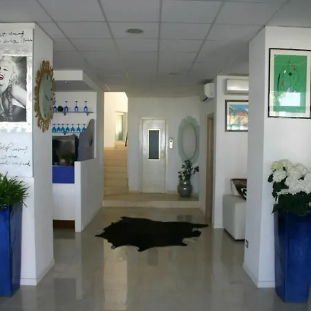 מלון Adriatico 3*